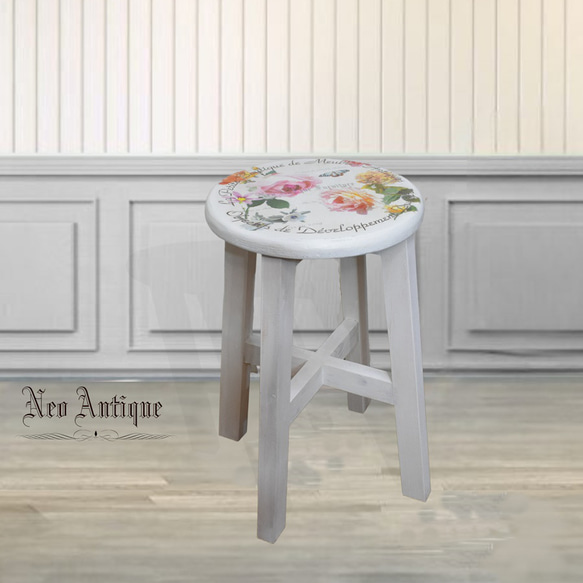 ミルクペインの白にローズが映えるシャビーシックなスツール 椅子