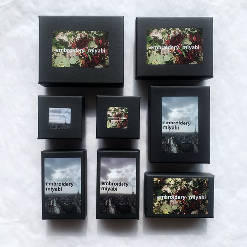 送料無料葉っぱのビーズ刺繍ブローチ グリーン (リュネビル刺繍