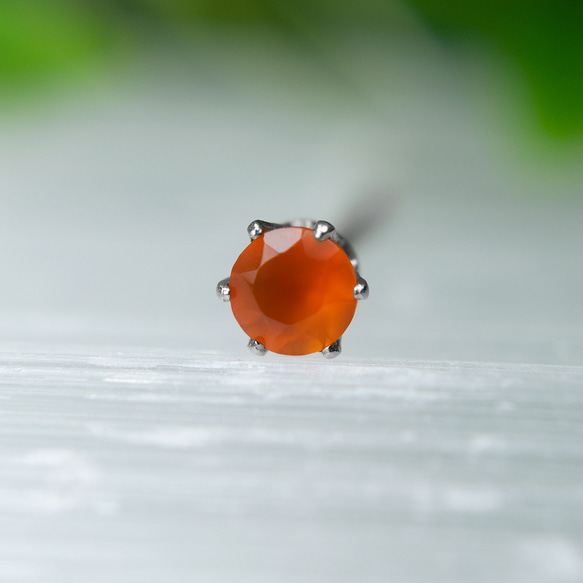 カーネリアン・ピアス　3mm（片耳） 2枚目の画像