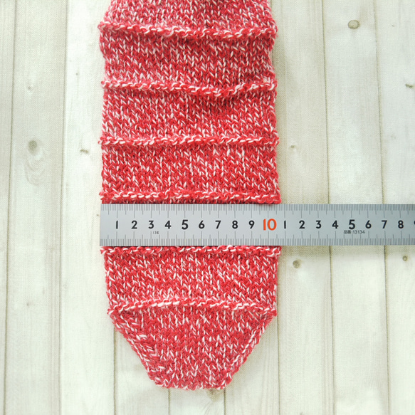 アクリル混の手編み靴下(杢赤)底面23.5×10cm『Creema限定』 2枚目の画像