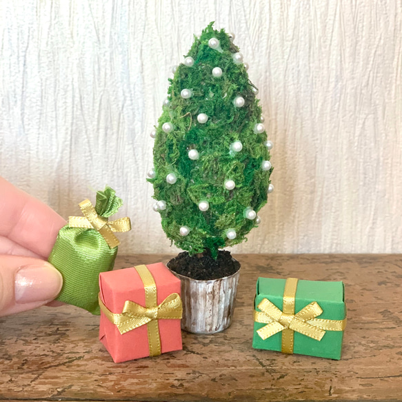 クリスマスツリーとプレゼントのセット　ミニチュア 1枚目の画像