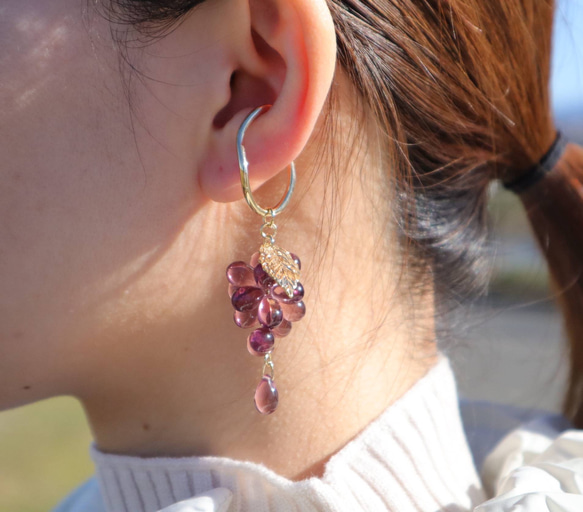 【両耳用】Grape asymmetric earrings／チェコビーズの葡萄イヤーカフセットピアスイヤリング♡ 15枚目の画像