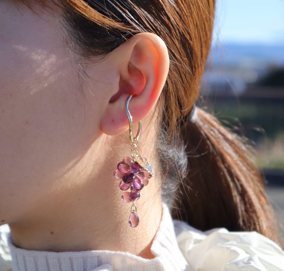 【両耳用】Grape asymmetric earrings／チェコビーズの葡萄イヤーカフセットピアスイヤリング♡ 5枚目の画像