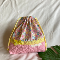 【オーダーOK】入園入学ランチバッグお弁当入れマチつき巾着45お花とリボンPピンク 1枚目の画像