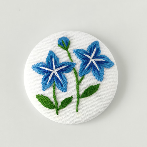 ハンドメイド　刺繍ブローチ　オーダーお受けさします 受注制作】青の桔梗刺繍ブローチ ブローチ かなちゃん手刺繍工房 通販