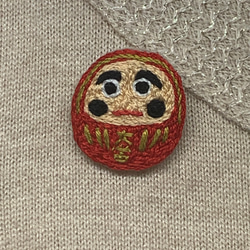 信州・松本だるまの手刺繍ブローチ 2枚目の画像