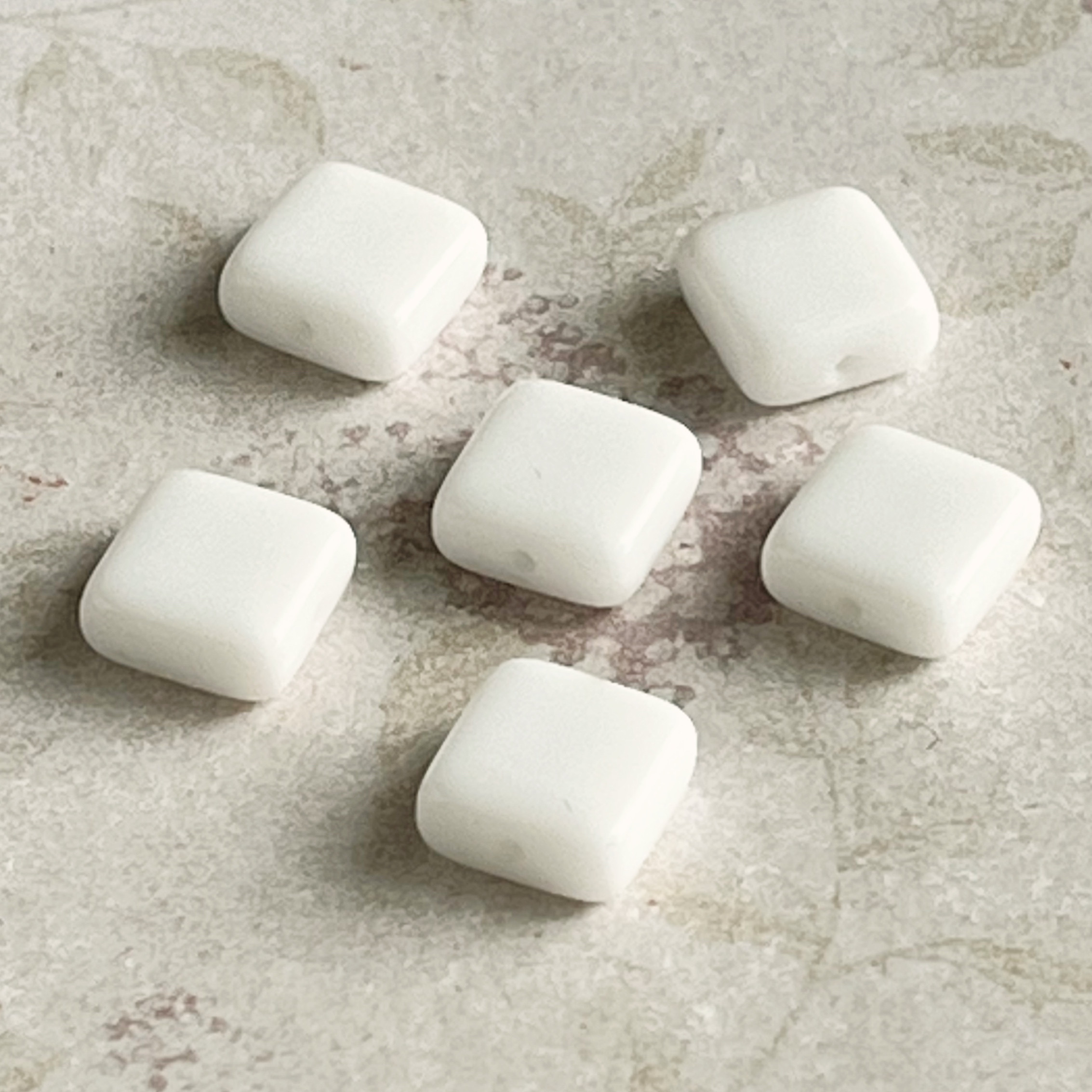 D【希少品】チェコビーズ他　イミテーション　1.2キロ　昭和30年代 D【希少品】チェコビーズ他　イミテーション　1.2キロ　昭和30年代