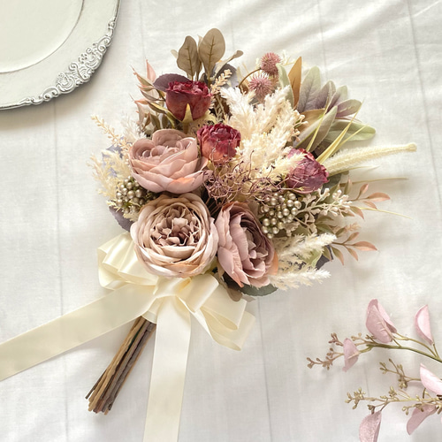 クラシカルローズのクラッチブーケ（アーティフィシャルフラワー
