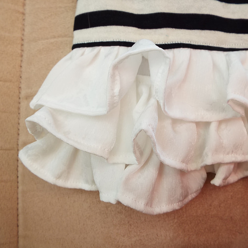 犬服⭐︎ハンドメイド♡ボーダーワンピース 犬服】フリルが可愛い白黒ボーダーのワンピース（M・S） ペット