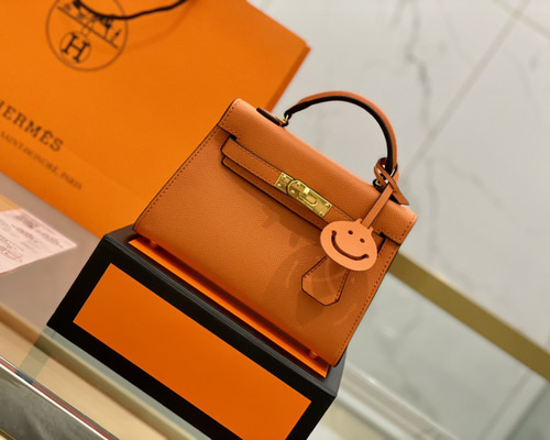 HERMES バッグ　ショルダーバッグ　布素材 HERMES 最新作 ショルダーバッグ シルク 本革 スルソワ To Go