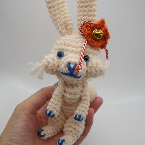 あみぐるみ】干支うさぎ 白 青い目 お正月【206】 あみぐるみ