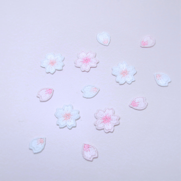 桜の花びら 刺しゅうワッペン　アイロン接着7枚セット 4枚目の画像