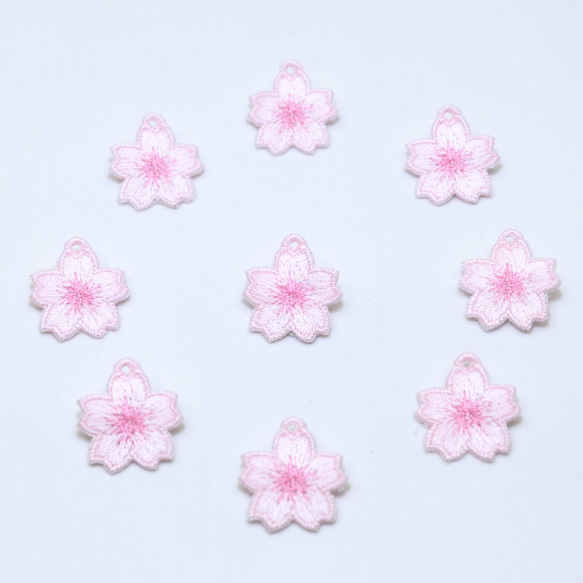 桜 刺しゅうチャーム　アクセサリー用カン穴付き　10枚セット 1枚目の画像