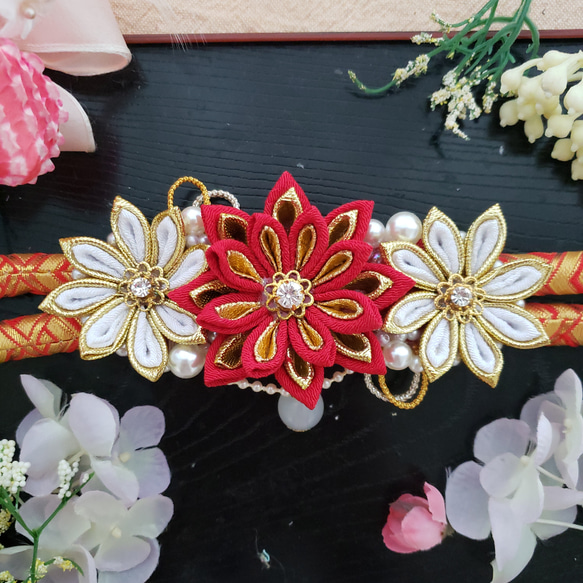 つまみ細工帯留め　帯飾り　紫　白　金　パールチェーン つまみ細工帯留め 帯飾り 紫 白 金 パールチェーン 楽天市場】美しい