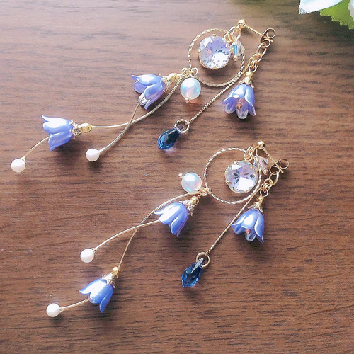 ゆれる紫の花 ブルーベルのウェーブ2wayピアス／イヤリング ピアス