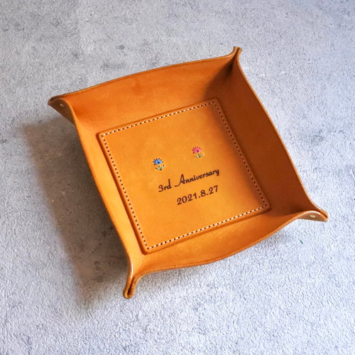 手縫い刺繍とメッセージ入り レザートレイ その他ケース GIVING