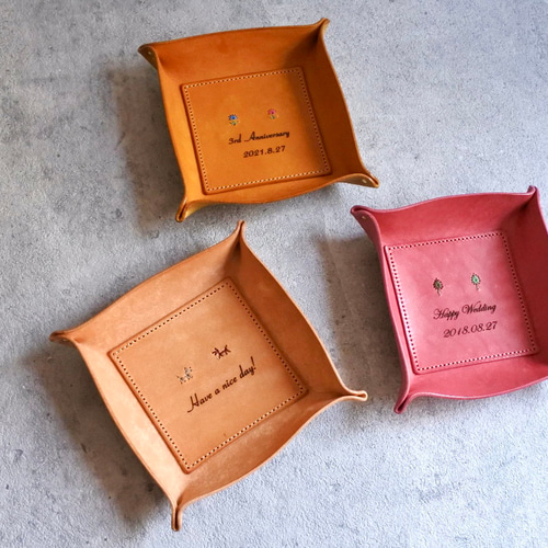 手縫い刺繍とメッセージ入り レザートレイ その他ケース GIVING