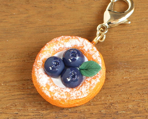 ブルーベリーデニッシュのチャーム キーホルダー BALMA 通販 14775329