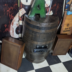 ウイスキー樽 の BARカウンター オーディオ/ 真空管アンプ + ヴィンテージスピーカー/ アメリカンヴィンテージ 2枚目の画像