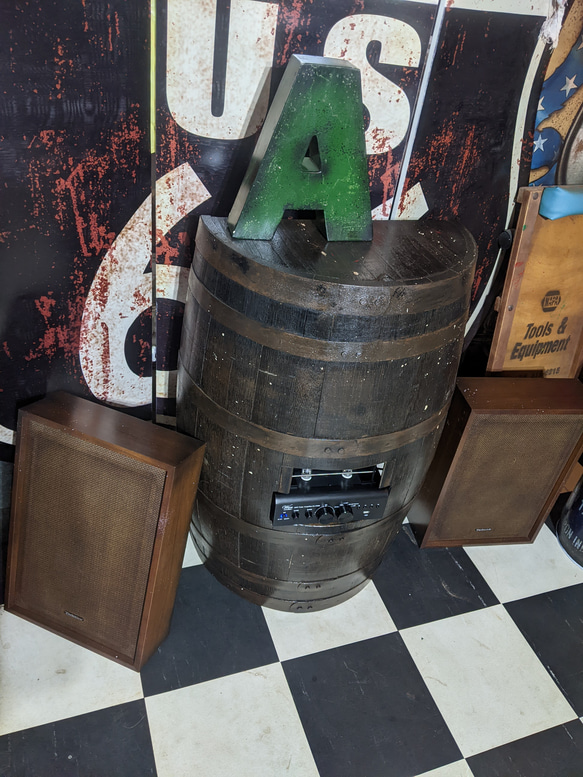 ウイスキー樽 の BARカウンター オーディオ/ 真空管アンプ + ヴィンテージスピーカー/ アメリカンヴィンテージ 2枚目の画像