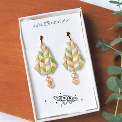 【Holiday tree】刺繍耳飾り　シャンパンゴールド 3枚目の画像