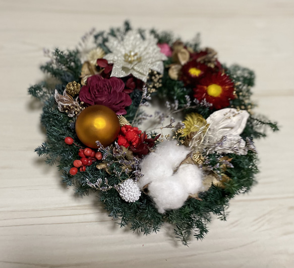 ヒムロスギモリモリクリスマスリースお飾り綿の実ソラフラワードライフラワーガラスボールで飾ったラウンドリースです 5枚目の画像