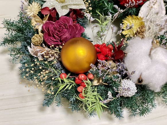 ヒムロスギモリモリクリスマスリースお飾り綿の実ソラフラワードライフラワーガラスボールで飾ったラウンドリースです 4枚目の画像