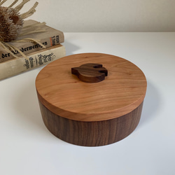 希少　ウランガラス　鳥の絵が描かれた蓋つき小物入れ 希少 ウランガラス 鳥の絵が描かれた蓋つき小物入れ 特売 希少