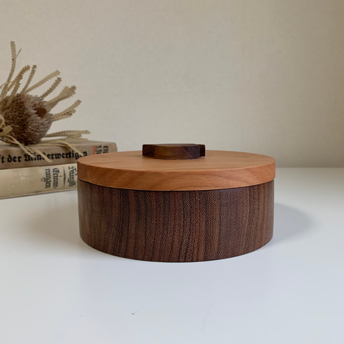 鳥の蓋付き小物入れ 木の器 無垢材 直径16.5センチ 高さ7センチ その他