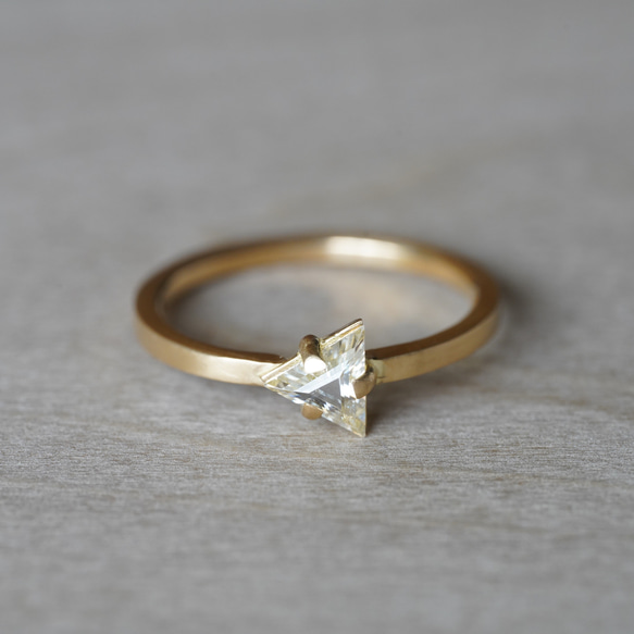 [送料無料] K18 Triangle Diamond ring (0.34ct,R049) 1枚目の画像