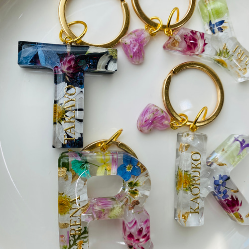 名入れ】イニシャルキーホルダー ボタニカル 押し花 ドライフラワー
