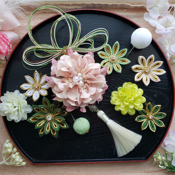 つまみ細工 髪飾り 赤 緑 白 金縁