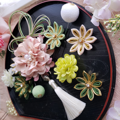 つまみ細工髪飾り ダリア 水引 緑 白 ベージュ 金 赤 ちりめんボール  