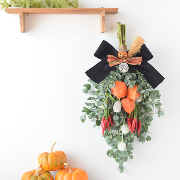 今だけ♪《期間限定！数量限定！》香りを楽しむ生ユーカリのハロウィンスワッグ(生花)【お値打ち価格】 1枚目の画像