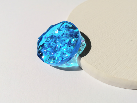 蓄光‪☆暗闇で光る海のコロンとかけら‪(ブルー)☆ / レジン / 海 / 水面 2枚目の画像