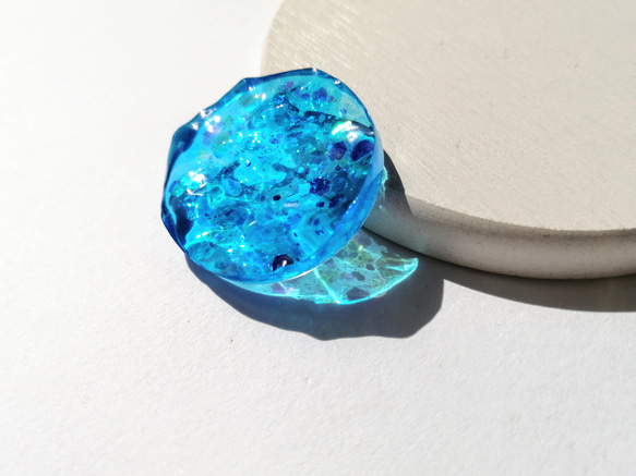 蓄光‪☆暗闇で光る海のコロンとかけら‪(ブルー)☆ / レジン / 海 / 水面 1枚目の画像