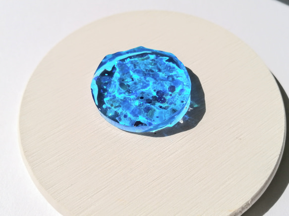 蓄光‪☆暗闇で光る海のコロンとかけら‪(ブルー)☆ / レジン / 海 / 水面 4枚目の画像