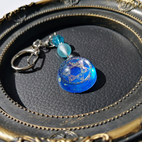 六芒星のブルーキーホルダー / レジン / 魔法陣 / ハロウィン 六芒星のブルーキーホルダー / レジン / 魔法陣 / ハロウィン