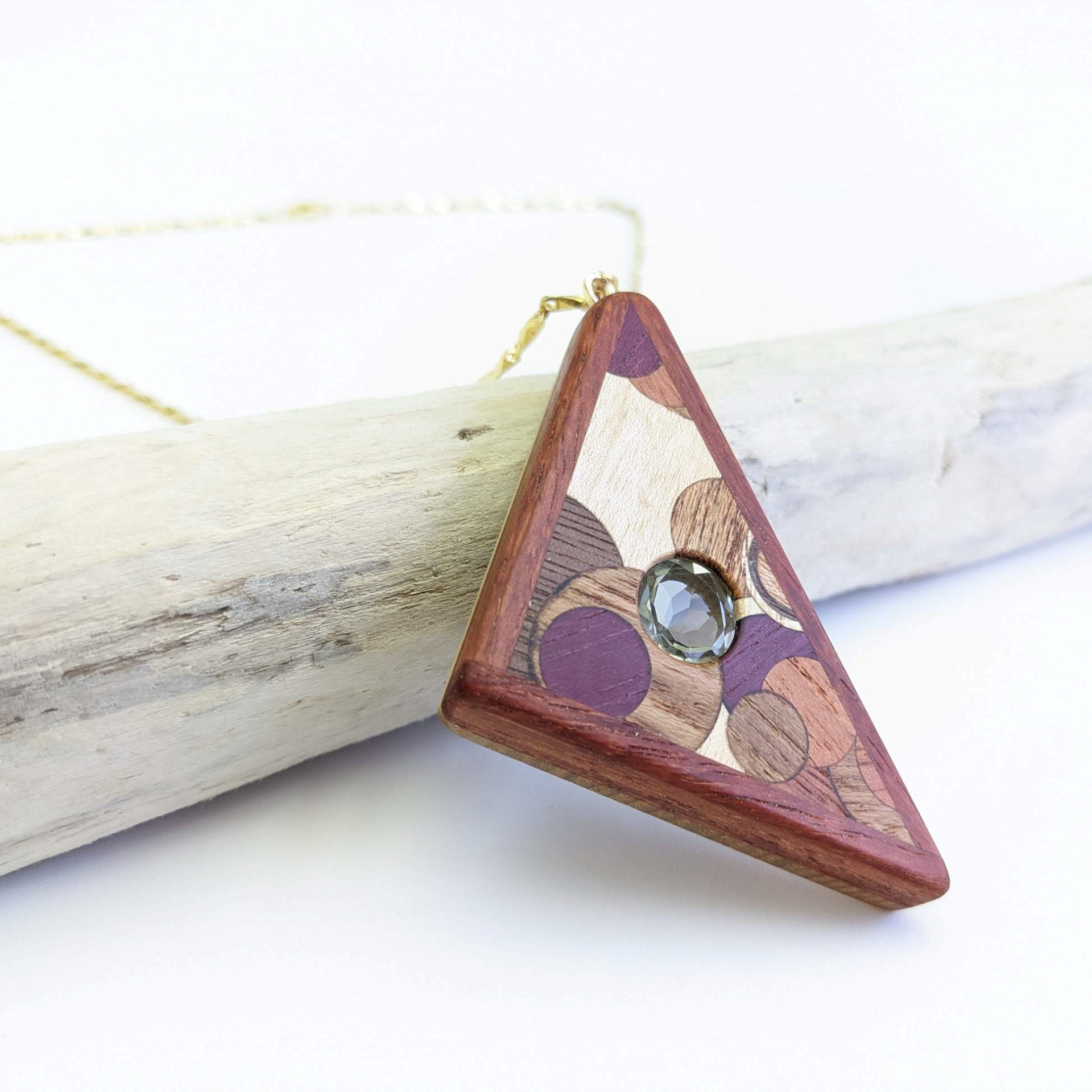 《和装との相性抜群》グリーンアメジストと埋め木柄の美しいペンダント　【k18 チェーン】