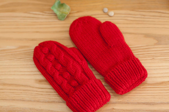 あたたかい・手編み　ウール手袋・ミトン＊赤　レッド＊裏フリース  クリスマスプレゼント/赤い手袋・絵本 2枚目の画像