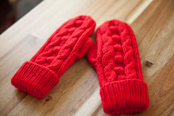 あたたかい・手編み　ウール手袋・ミトン＊赤　レッド＊裏フリース  クリスマスプレゼント/赤い手袋・絵本 4枚目の画像