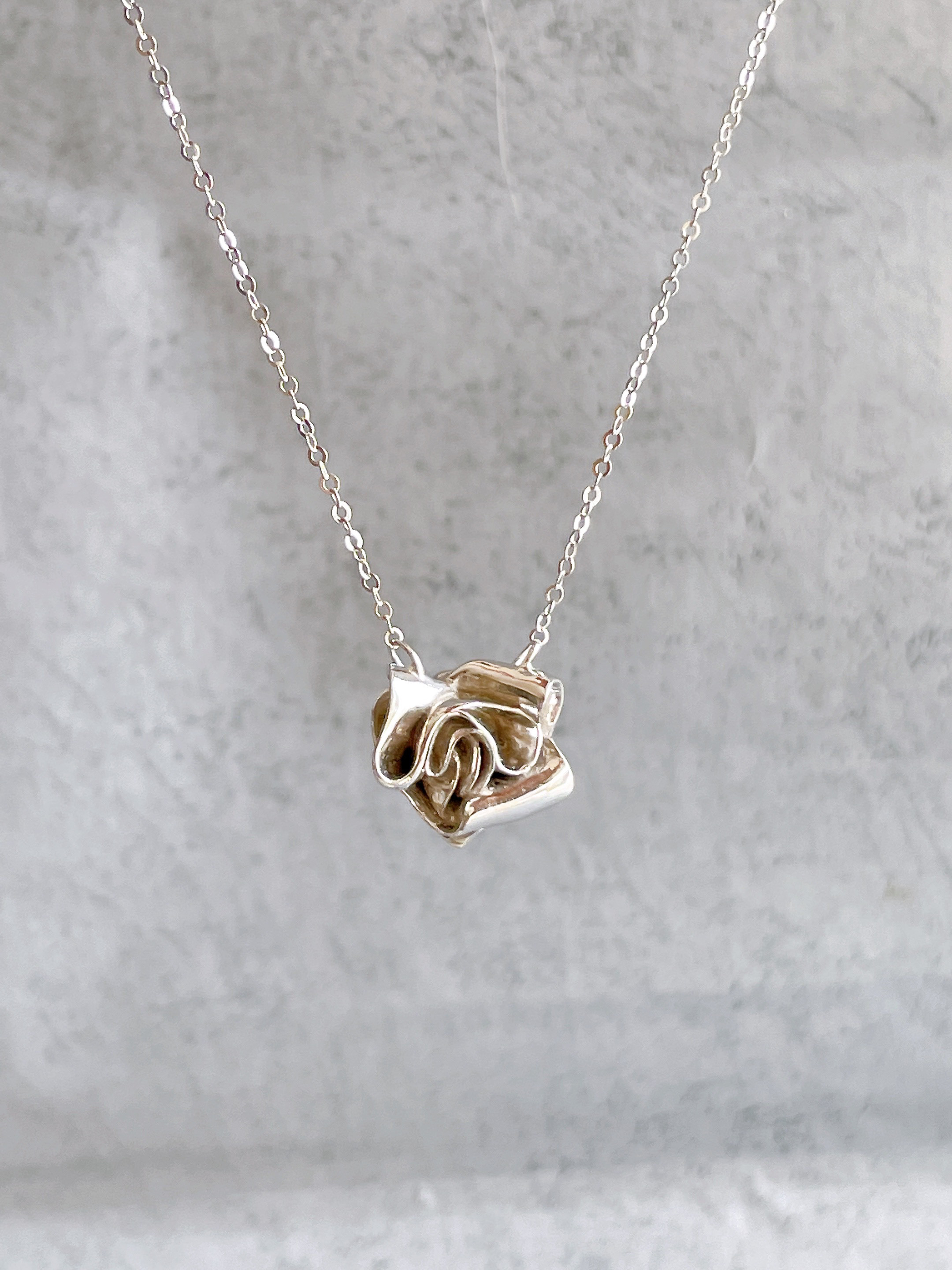ribero / Rose necklace  silver 蜜蝋ネックレス