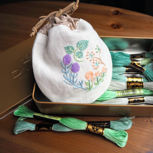 ちっちゃな巾着サシェ/詰替えタイプ【白糸刺繍】