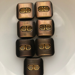 アンティーク ボタン 7個　ビンテージ 昭和 レトロ 個性的 ハンドメイド素材 茶色　ブラウン　ゴールド　ポップ アクセ 1枚目の画像