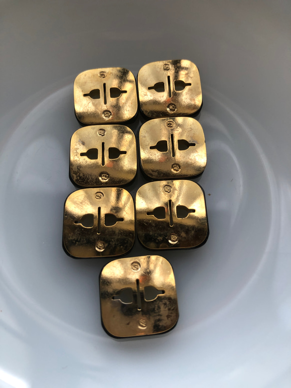 アンティーク ボタン 7個　ビンテージ 昭和 レトロ 個性的 ハンドメイド素材 茶色　ブラウン　ゴールド　ポップ アクセ 3枚目の画像