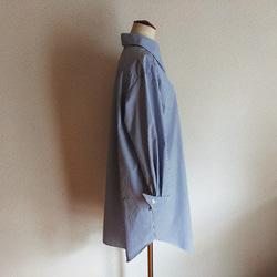 ウィングカラーのストライプシャツ　二つボタンドゥエボットーニ　衿高　コットン　ブルー　白 4枚目の画像