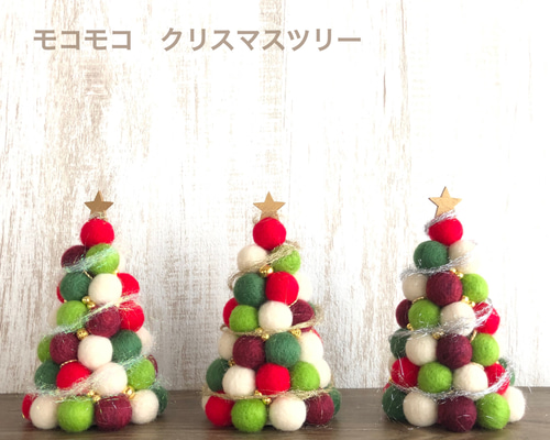 もこもこくつ下に入ったペンギンさんのクリスマスオーナメント　羊毛フェルト もこもこくつ下に入ったペンギンさんのクリスマスオーナメント