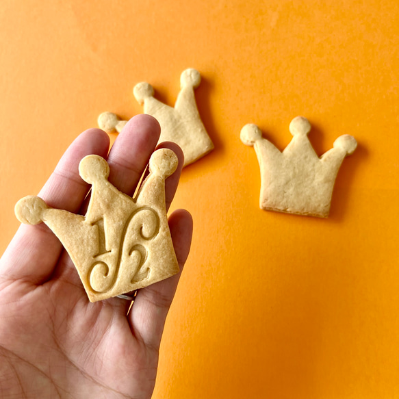 【クッキー型】王冠　ハーフバースデーに使えるスタンプ付き 3枚目の画像