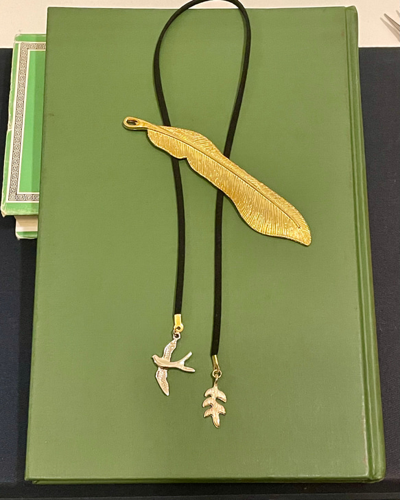 鳩とオリーブの葉　物語のあるブックマーク　栞／ゴールド・ブラック 4枚目の画像