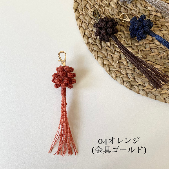 yumri ⌘ macrame 松ぼっくり＊珠飾りマクラメ編み　ストラップ 6枚目の画像